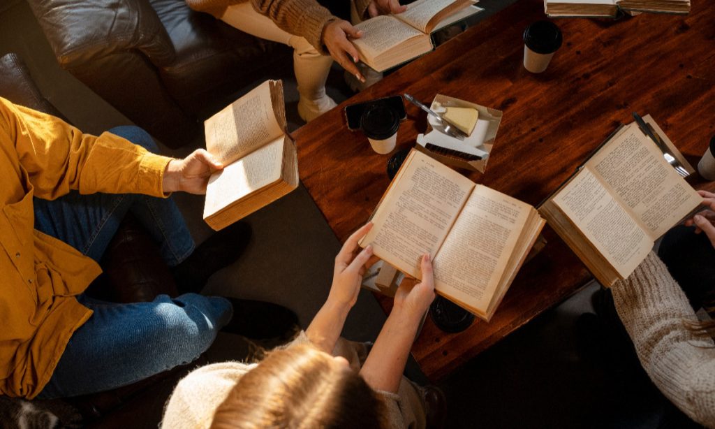 Kalendarz świąt 2026 i długie weekendy: kiedy wziąć urlop, by zyskać najwięcej