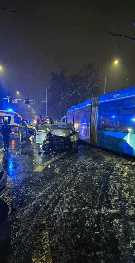 Wrocław: Tragiczny pościg samochodowy. Zginął 34-latek po zderzeniu z tramwajem
