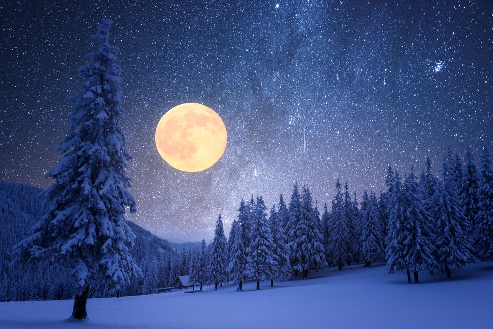 Pełnia Zimnego Księżyca w grudniu 2025. Co oznacza dla znaków zodiaku?