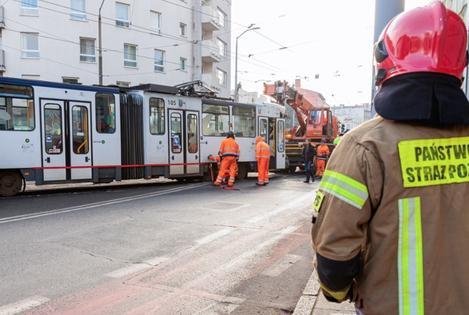 Wykolejenie tramwaju w Szczecinie. Trzy osoby trafiły do szpitala