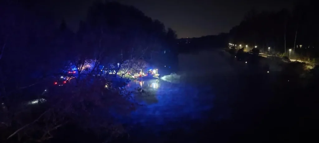 Dwie kobiety wpadły do Kanału Żerańskiego. Trwała długa akcja ratunkowa