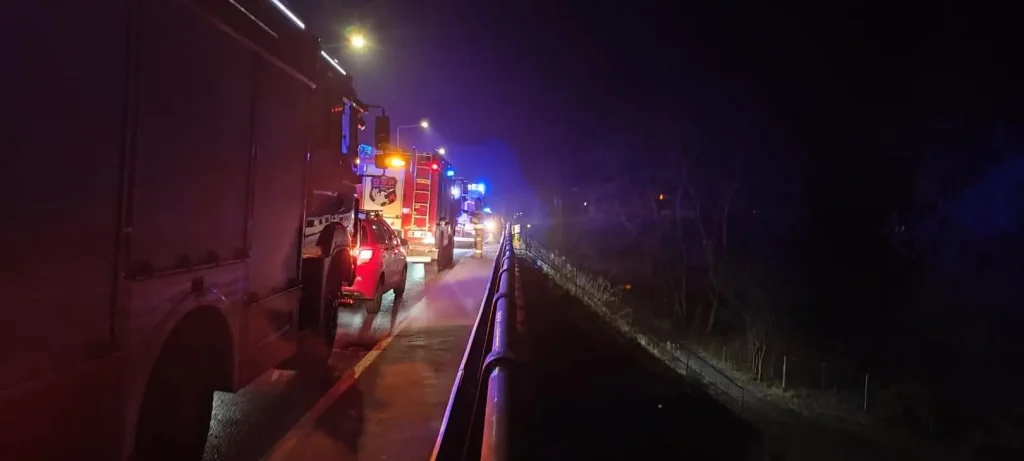 Dwie kobiety wpadły do Kanału Żerańskiego. Trwała długa akcja ratunkowa