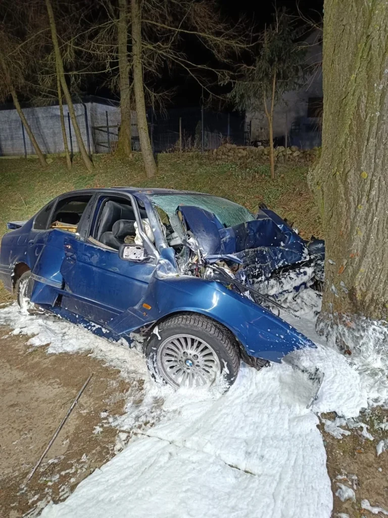 Śmiertelny wypadek w Wigilię. 24-latek zginął na drodze Ryn–Sterławki