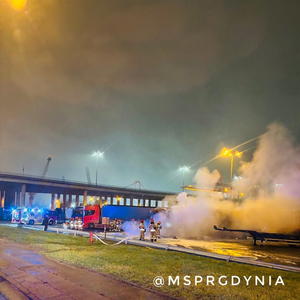 Tragiczny pożar w Gdyni. Mężczyzna zginął w płonącej cysternie