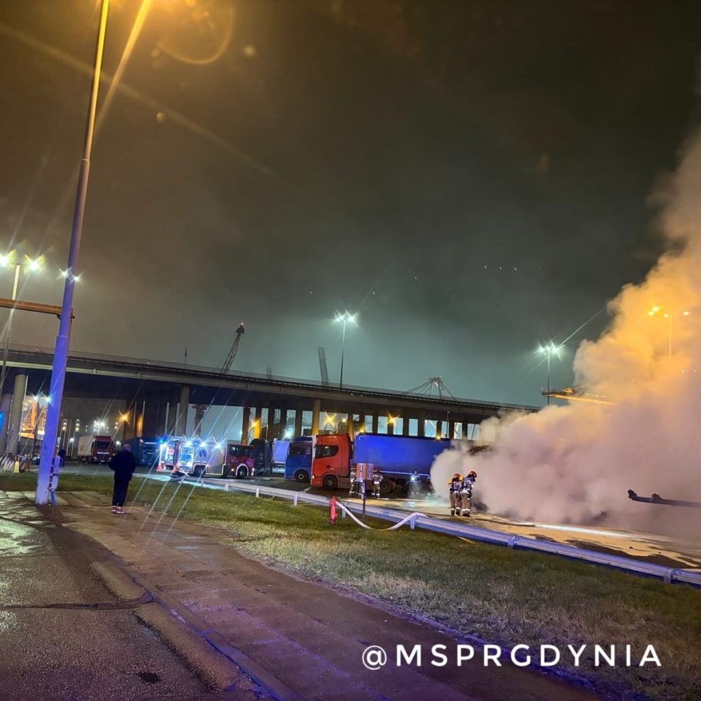 Tragiczny pożar w Gdyni. Mężczyzna zginął w płonącej cysternie