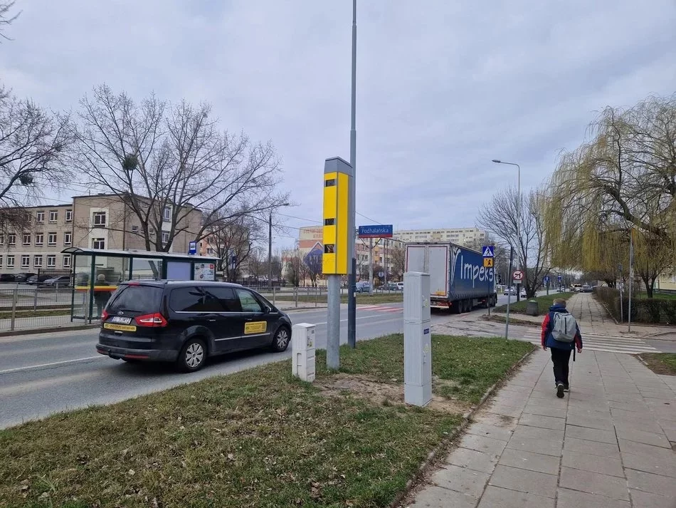 W Łodzi kamera wystawiła tysiące mandatów. Gdzie stoi fotoradar?