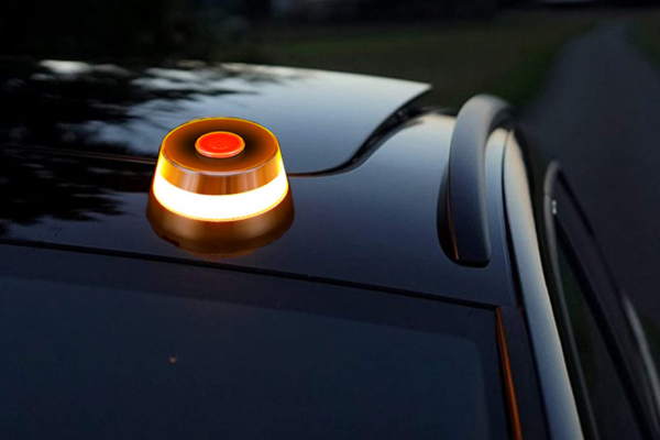 UE chce zmian w wyposażeniu samochodów. Lampa V16 na drodze do obowiązku