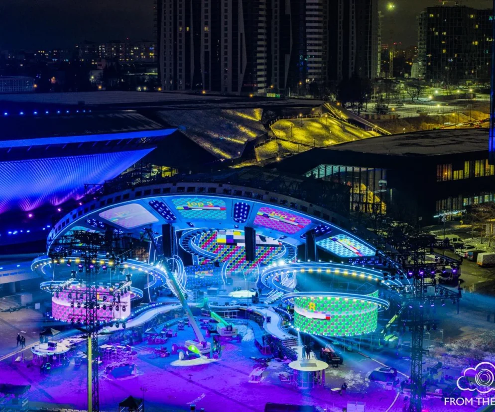 Sylwester z Dwójką TVP w Katowicach. Wielka scena i efektowna iluminacja już zachwycają