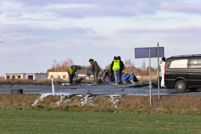 Tragiczny wypadek w Zielęcicach: sześć ofiar śmiertelnych po zderzeniu czołowym