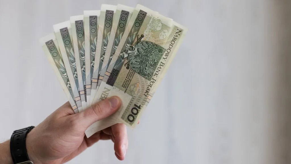 Dodatkowe pieniądze na święta 2025. Kto może liczyć na wsparcie z MOPS w Polsce?