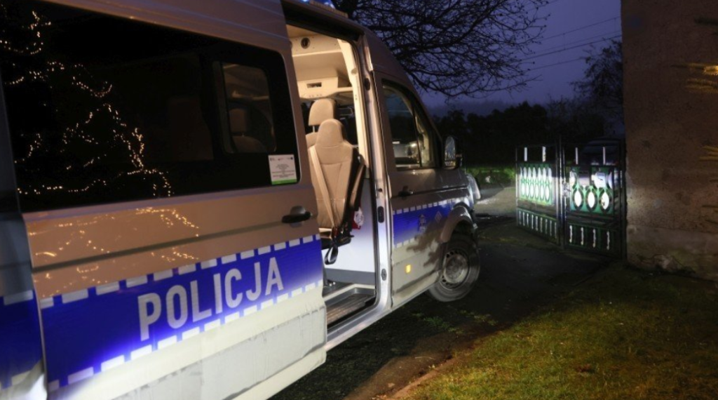 Groźny wypadek w Mechnicy. Siedmiolatek uruchomił auto i potrącił siostrę