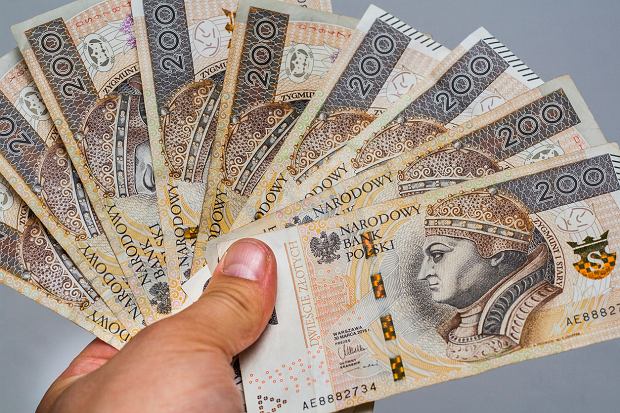 Zwrot nadpłaconego PIT dla emerytów – nawet 800 zł na konto w Polsce