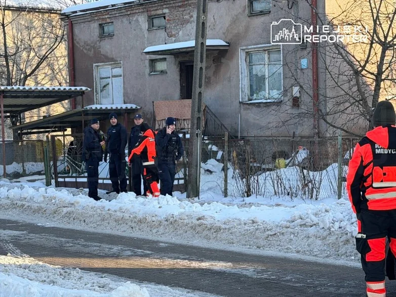 Tragedia w warszawskim Ursusie. W opuszczonym domu znaleziono dwoje zmarłych