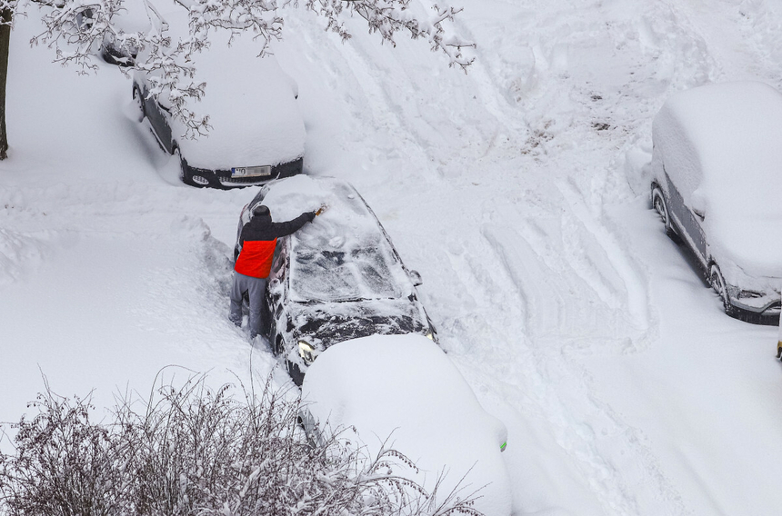 Śnieżyce w Polsce: jak będą pracować szkoły, czy przejdą na zdalne nauczanie i od kiedy