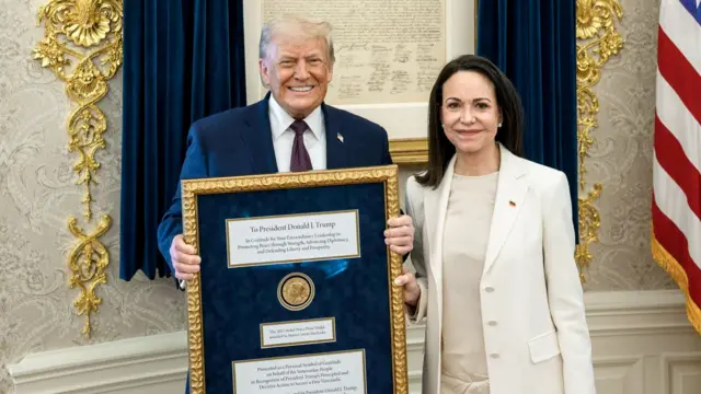 Kim jest María Corina Machado i dlaczego wręczyła Trumpowi medal Nobla