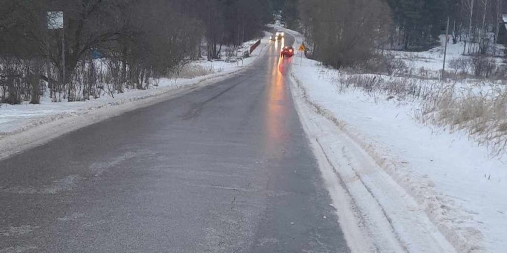 Marznący deszcz w Polsce. Ostrzeżenia pogodowe dla 13 województw