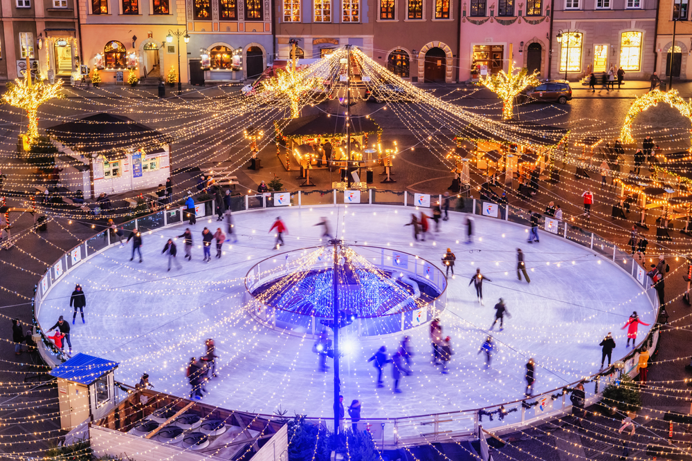 Lodowiska w Warszawie 2026: gdzie pojeździć na łyżwach i ile to kosztuje