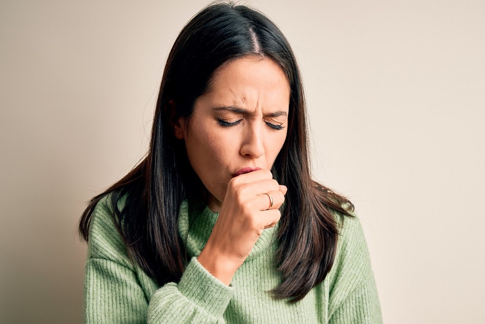 Co oznacza zielona wydzielina przy kaszlu i kiedy trzeba iść do lekarza