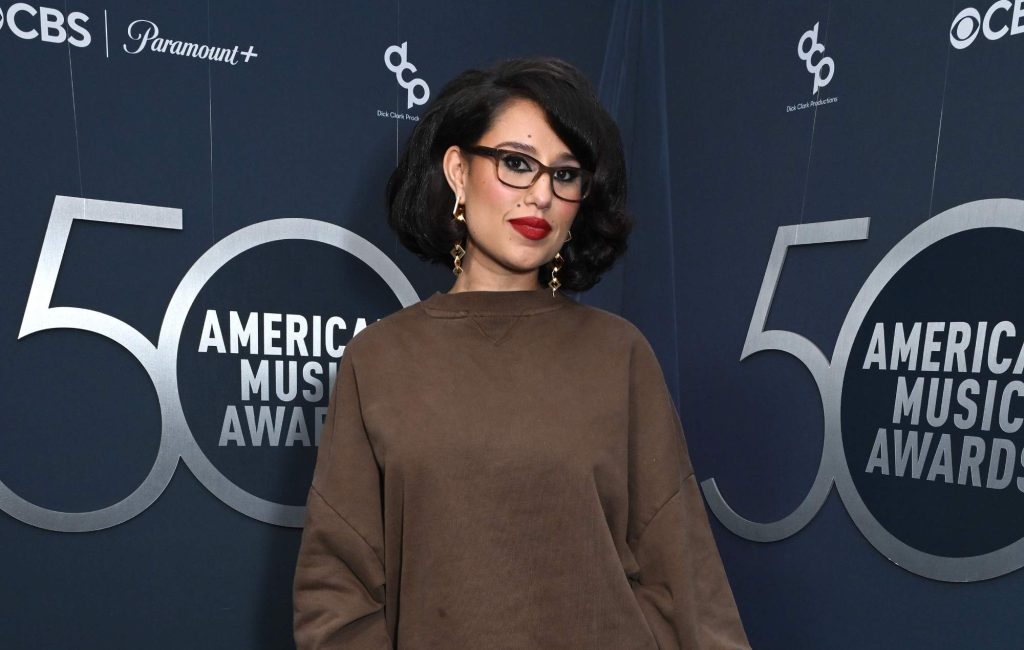 Raye zapowiada nowy album „This Music May Contain Hope”. Znamy datę premiery