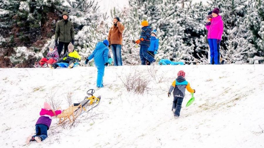 Gdzie pojeździć na sankach w Łodzi 2026? Sprawdzone lokalizacje