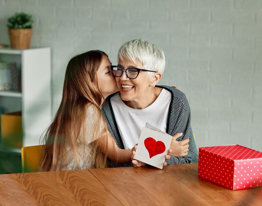 Dzień Babci i Dziadka 2026 – kiedy złożyć dziadkom życzenia, historia i tradycje