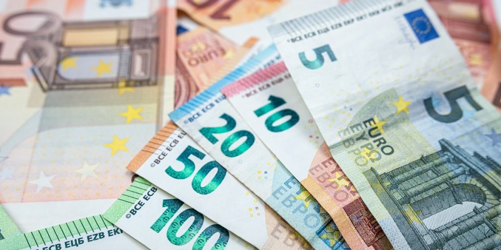 Dlaczego Polska nie przyjęła euro? Kluczowe powody i znaczenie decyzji