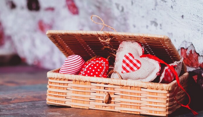 Walentynki 2026 w Polsce. Najlepsze prezenty dla kobiet według znaków zodiaku