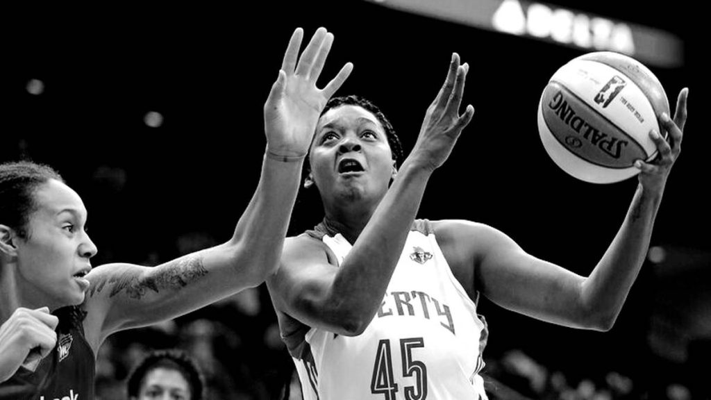 Kara Braxton, dwukrotna mistrzyni WNBA z Detroit Shock, zmarła w wieku 43 lat. Przyczyna śmierci 