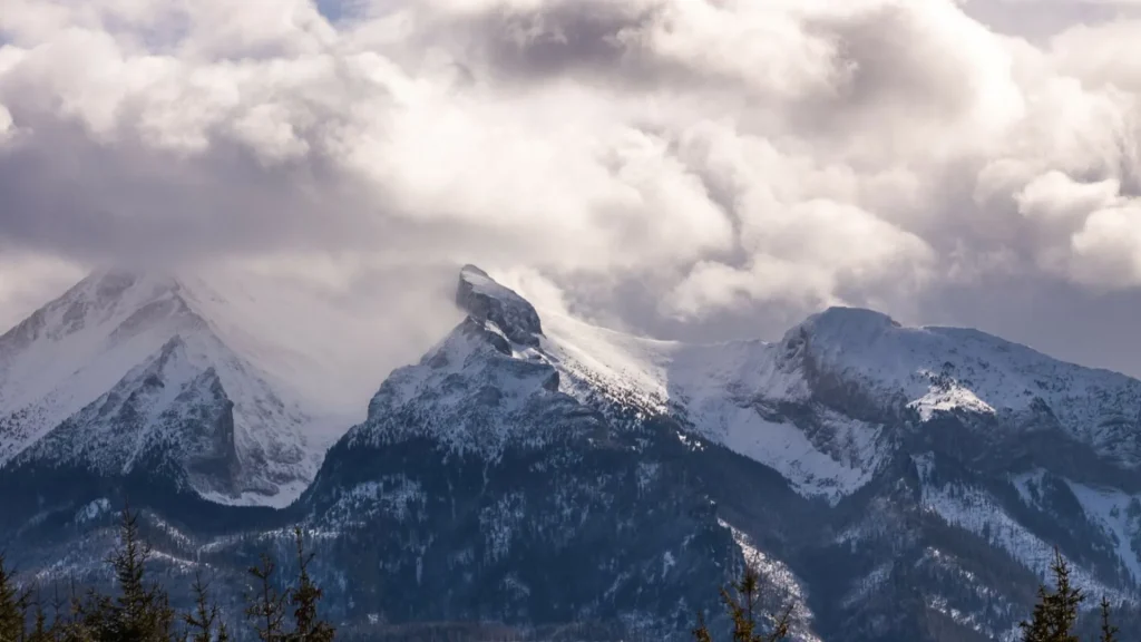 Turysta zaginiony na Orlej Perci nie żyje. Tragiczny finał poszukiwań w Tatrach