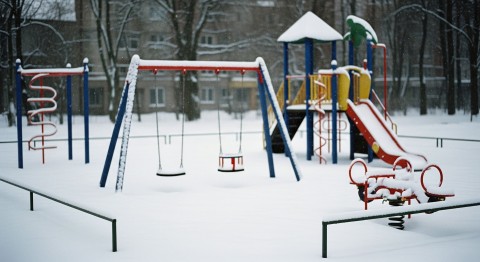 Silne mrozy w Polsce. Szkoły zawieszają zajęcia, temperatury do -29°C