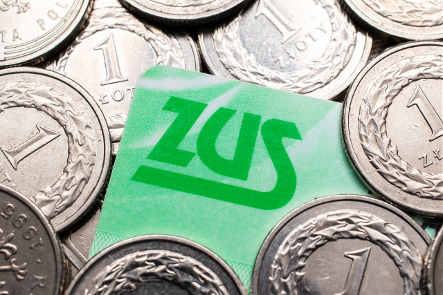 Marcowa waloryzacja emerytur 2026. Nowe kwoty netto i brutto w Polsce