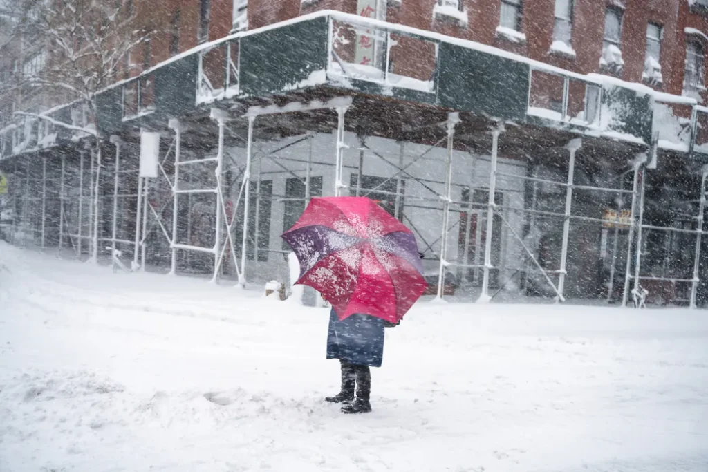 Potężna śnieżyca w USA: 650 tys. bez prądu, tysiące lotów odwołanych