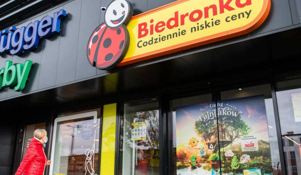 Biedronka znów oddaje 50% – sprawdź, na które produkty dostaniesz zwrot