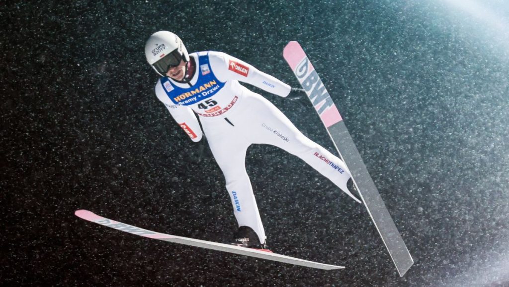 O której godzinie dzisiaj skoki narciarskie? Plan konkursu IO i występ Polaków