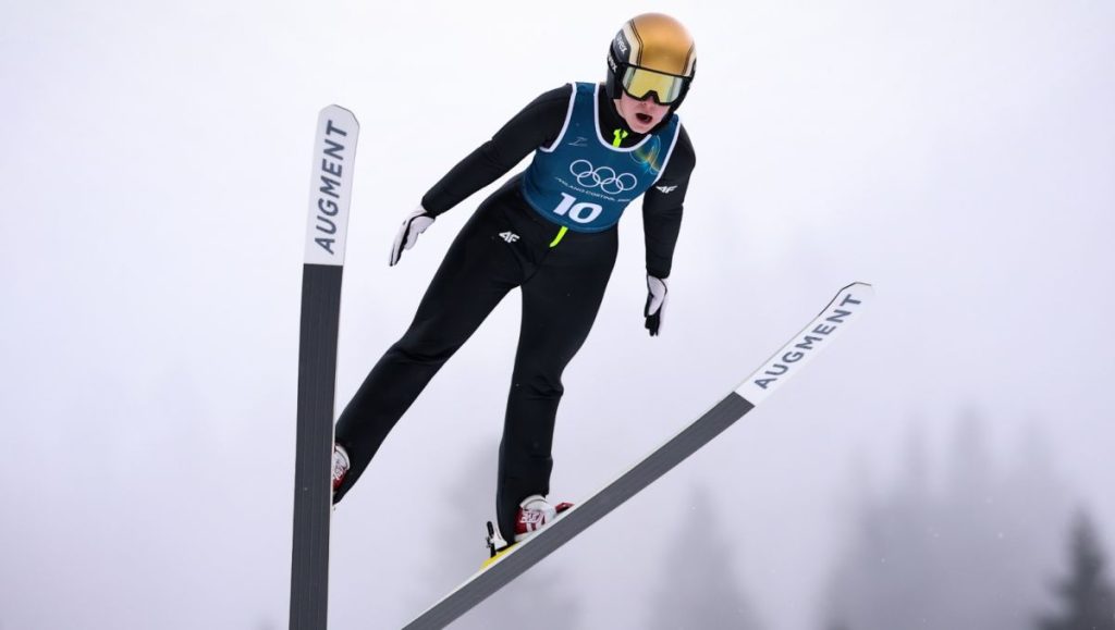 O której godzinie dzisiaj skoki narciarskie? Plan konkursu IO i występ Polaków