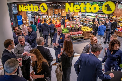 Prezenty last minute z Netto. Róże w pudełkach podbijają sprzedaż