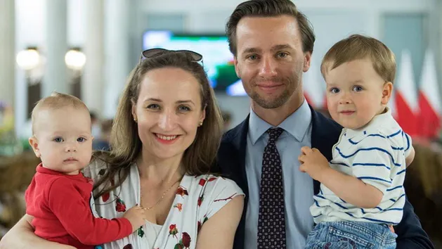 Krzysztof Bosak ponownie ojcem. Na świat przyszedł jego trzeci syn Krzysztof Bosak ponownie ojcem. Na świat przyszedł jego trzeci syn