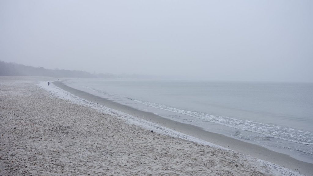 Bezprecedensowy spadek poziomu Bałtyku. Ubyło tyle wody co 110 mln basenów. Eksperci wyjaśniają przyczyny