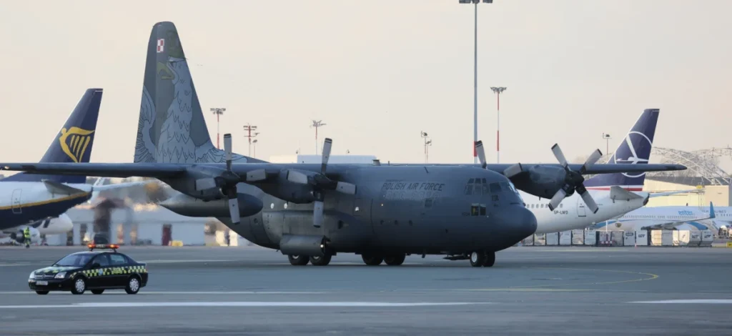 Ewakuacja z Bliskiego Wschodu: czy Polska zorganizuje loty, co robić w Katarze, ZEA, Jordanii i Egipcie