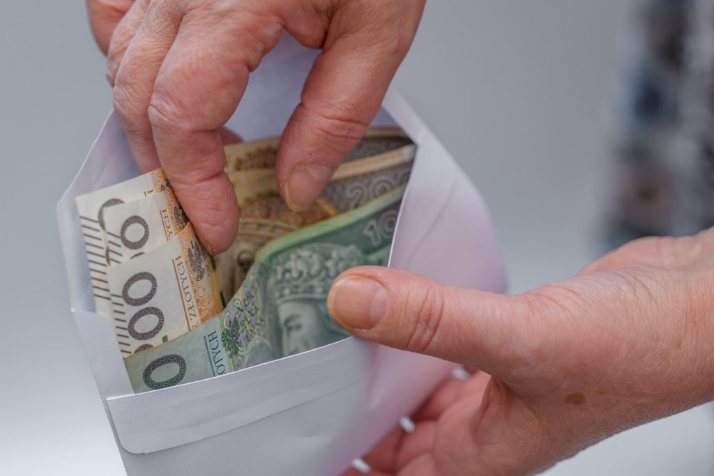 Trzynastka 2026 — ile wynosi i jak dostać więcej „na rękę”