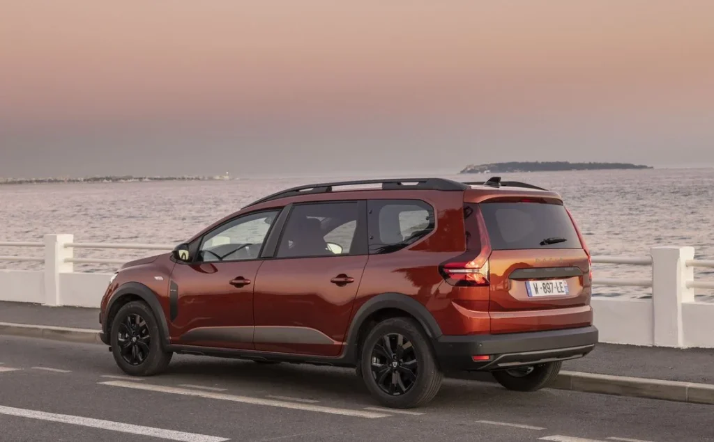 Dacia Striker: charakterystyka, cena, dostępność w Polsce – czy warto kupić nowy model?