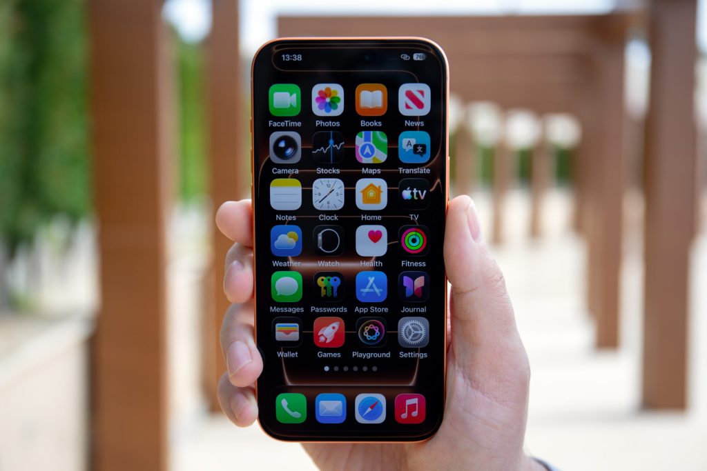 Apple udostępnia iOS 26.4 – dlaczego w Polsce wersja jest ograniczona?