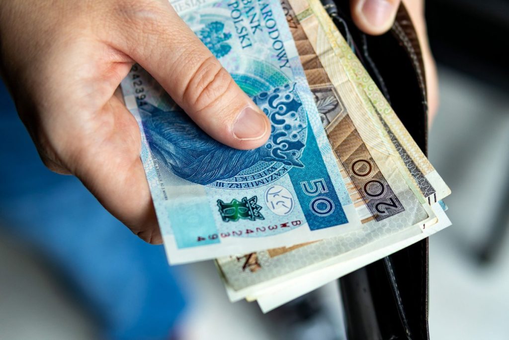 Dodatek pielęgnacyjny i zasiłek pielęgnacyjny w Polsce – dlaczego nie można pobierać obu