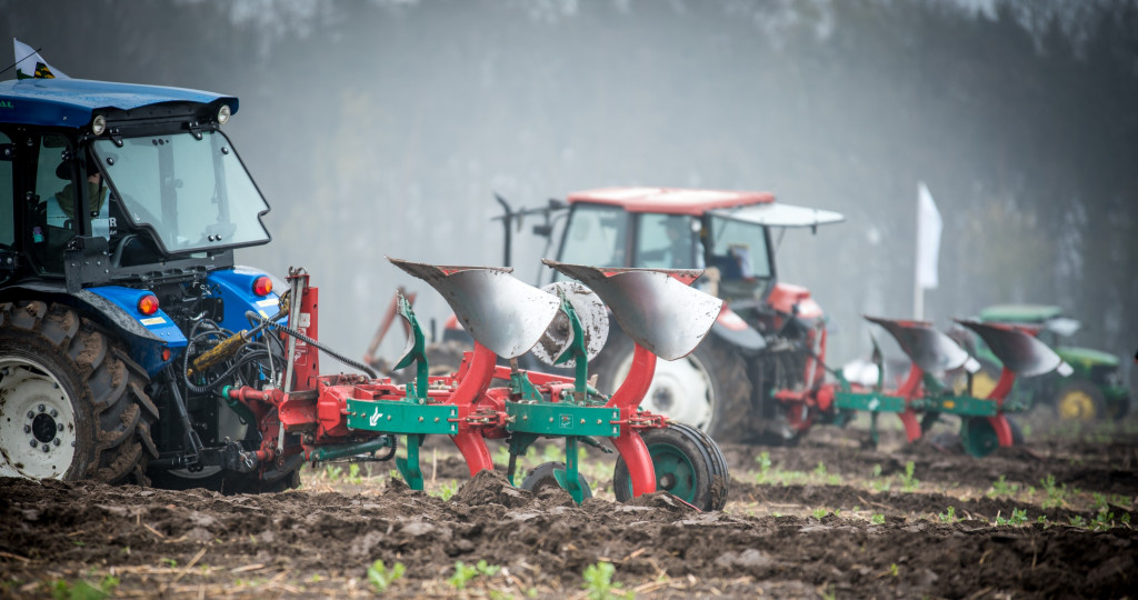 Najlepszy czas na oranie ogrodu w Polsce – kalendarz ogrodnika 2026
