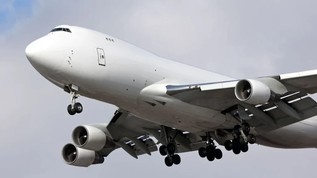 Polska ograniczy loty nad wschodnią częścią kraju na trzy miesiące: powód i nowe zasady ruchu lotniczego. Со zmieni się dla samolotów