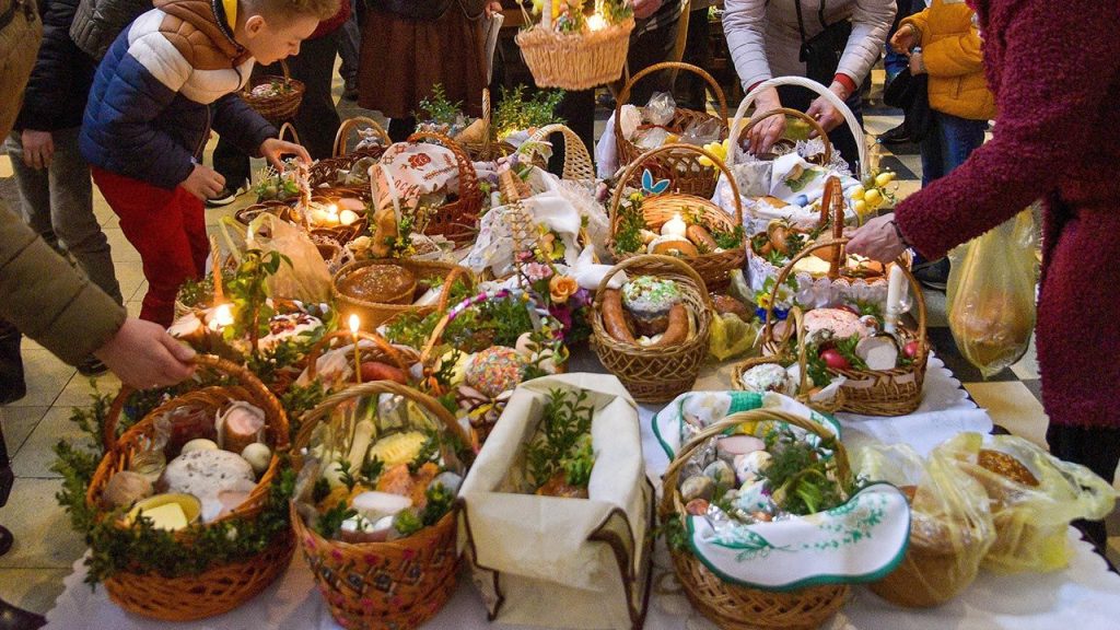 Koszyczek wielkanocny 2026 w Polsce – co włożyć do święconki