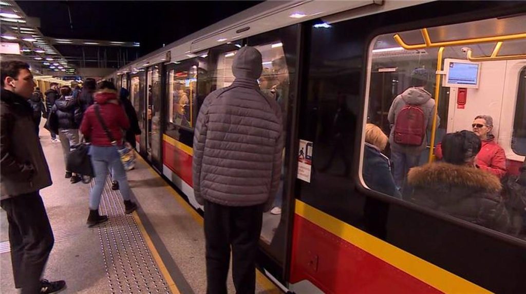 Zakłócenia na linii metra M1 w Warszawie: co się wydarzyło między Centrum a Wilanowską