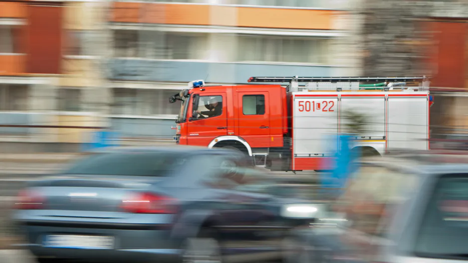 Pożar w dzielnicy Białołęka w Warszawie: przyczyna i co się paliło.  Dym widoczny nawet z 8 kilometrów