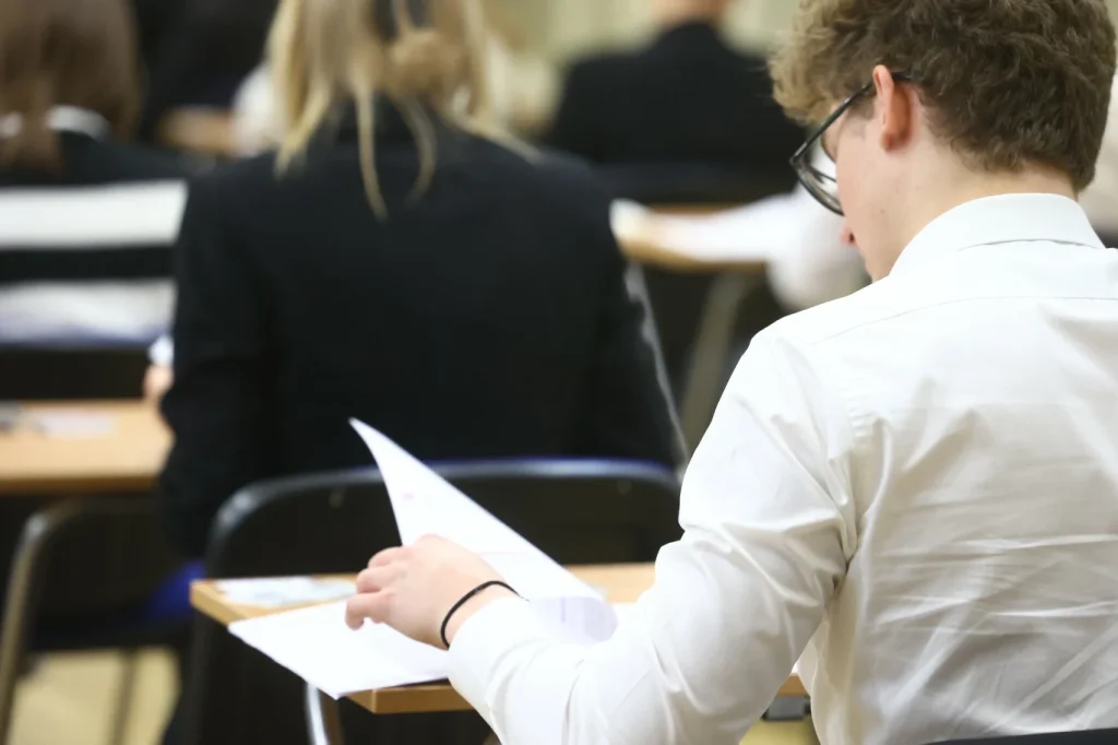 Matura 2026: co można zabrać na egzamin pisemny, a co jest zakazane