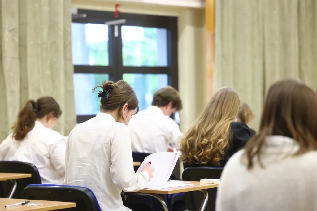 Matura 2026: co można zabrać na egzamin pisemny, a co jest zakazane